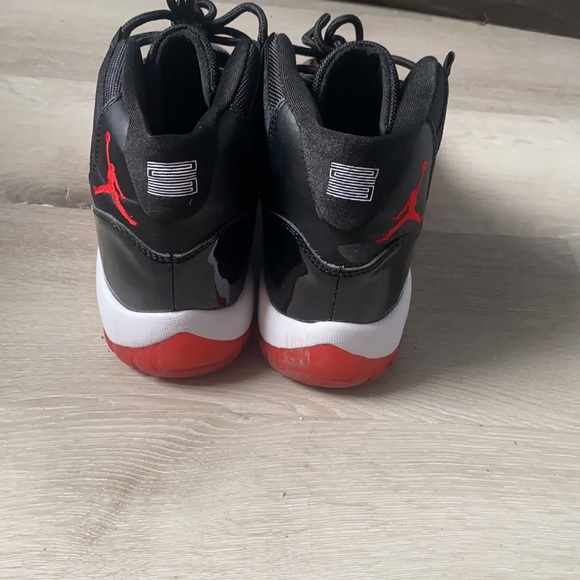Bred 11s jordans size 8.5 new only work twice - Picture 3 of 4